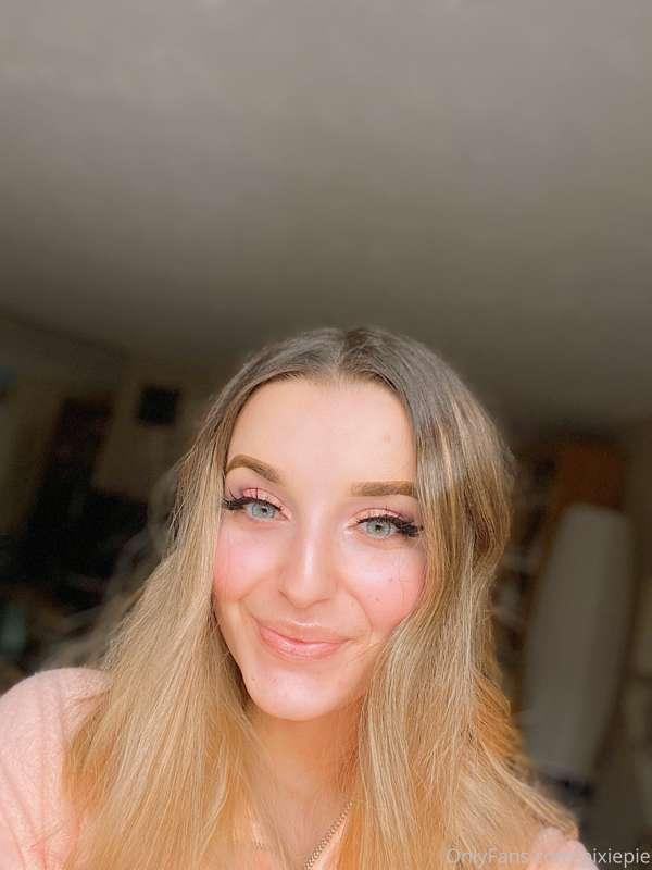 Onlyfans won’t let me message first bc of the stupid glitche..