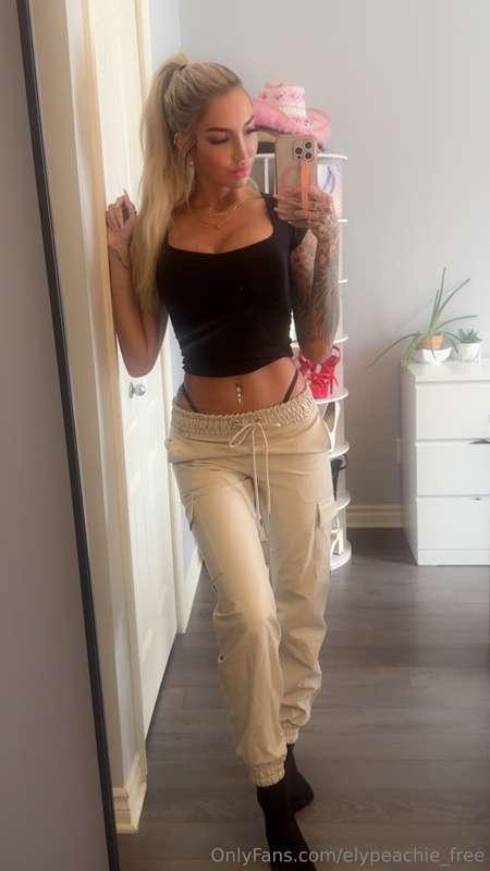 LIVE GRATUIT ce soir sur mon onlyfans VIP 🥵 Ici 👉 @elypeachi..