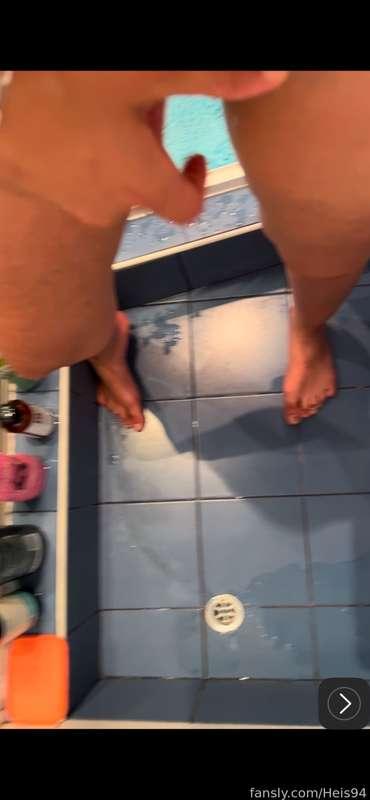 WATCH ME MASTURBATE AND PEE in the shower. It’s so sexy 💦💦💦 #peeing #peevideo #solo #solomasturbating #masturbation #fingering #rubbing #homemade #pee