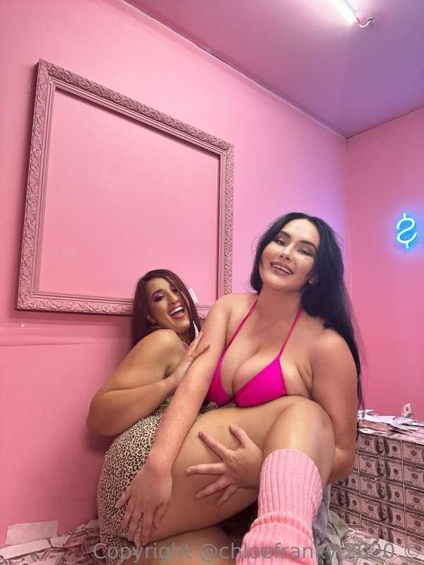 Undress us! 🌷💜 
Ft @leilatwerk