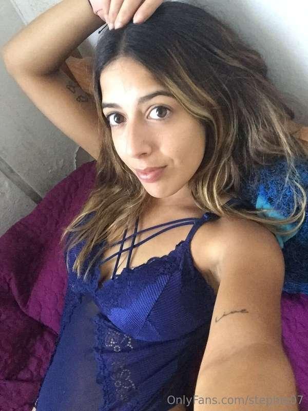 cuutie waiting for your messages