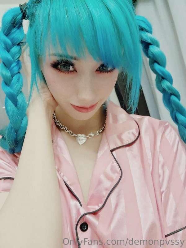 Idk if I like my hair like this.  I do want to put my extens..