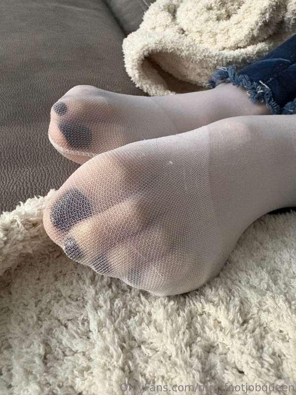 mrs_footjobqueen image #7