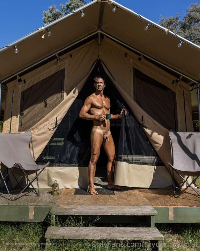 Oh hello! Want to come in for a ☕️? How do you take it- milk..