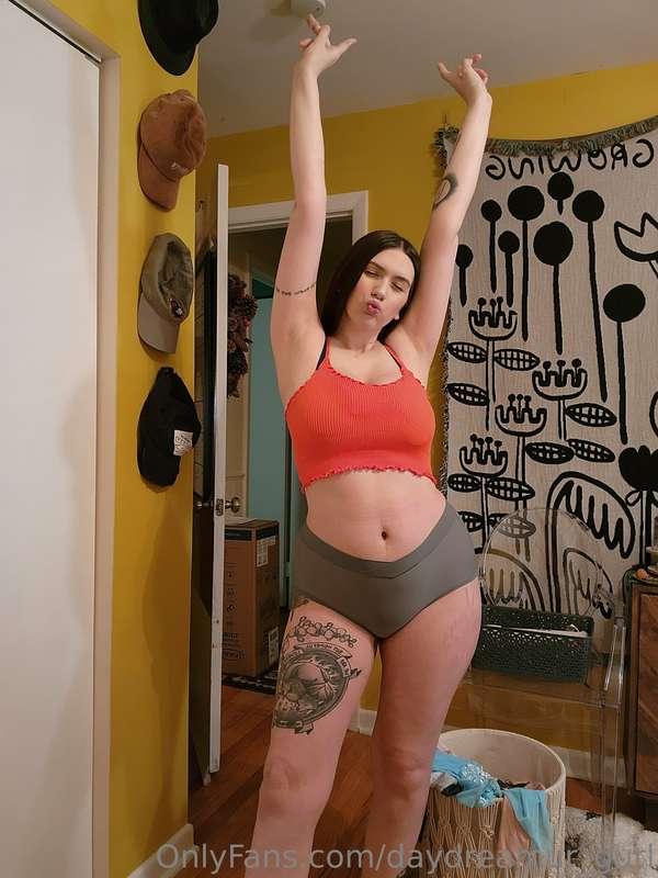 Ya girl is going to do her best to be online tonight! ❤️
I a..