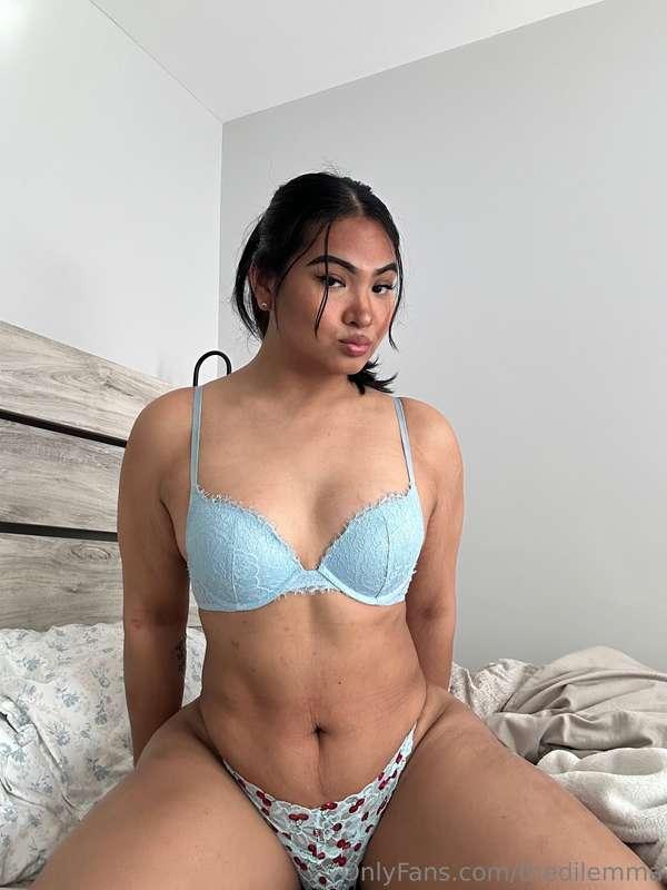 Who wants to see these lingerie off?😈 don’t be shy I’ll show..