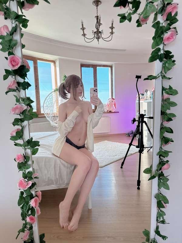 heey~ do you want to stay in bed and watch some anime? 👉🏻👈🏻

#fyp #cute #sexy #topless #boobs #tits #brunette #girlnextdoor #young