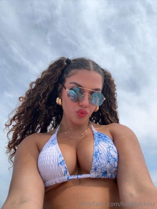 Please put it between my 🍒 