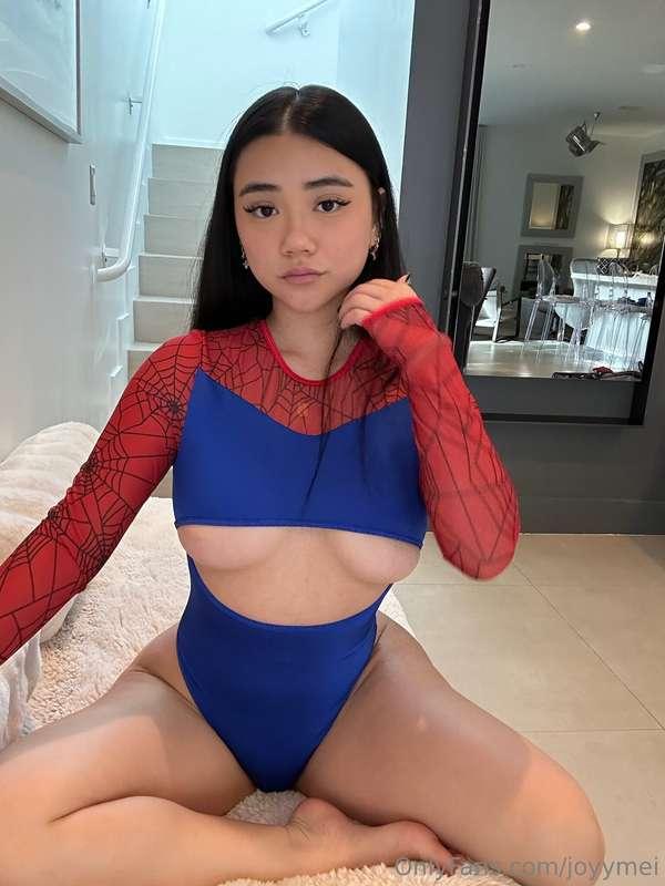 bought this new spidey onesie for the underboob moment… do y..