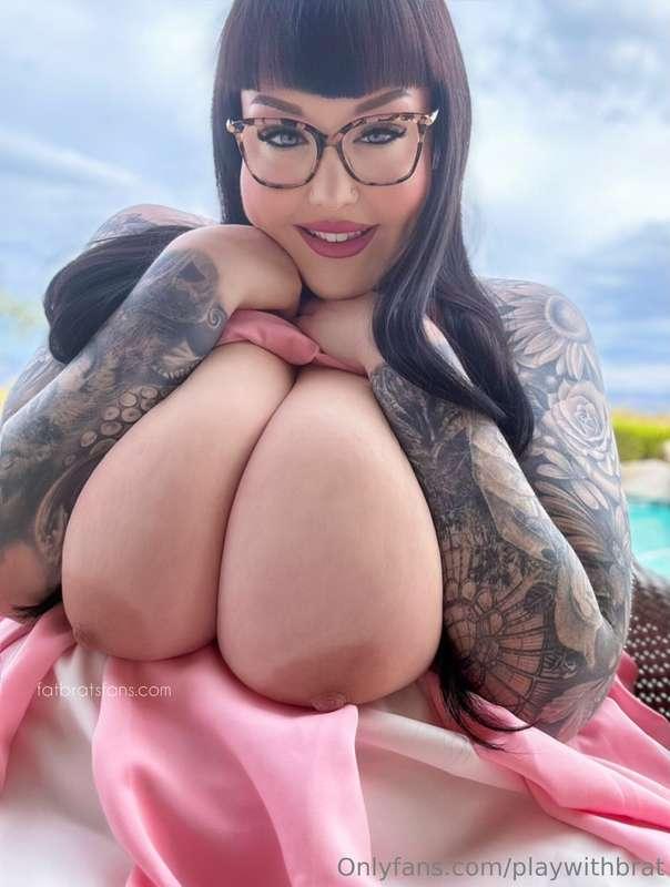 ## Like this post if you love girls with a pretty smile 😊🫶