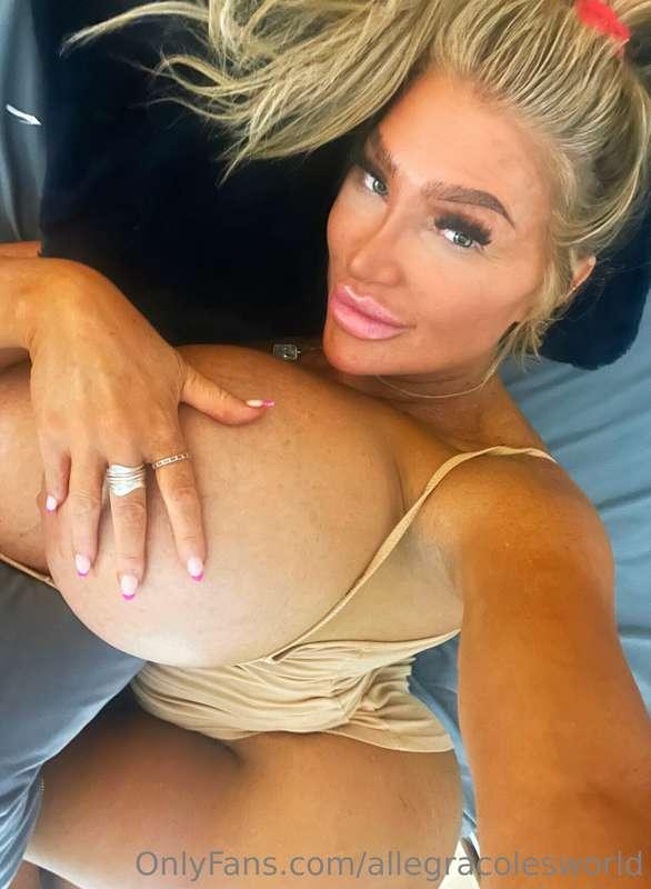 Love you guys 😘💋