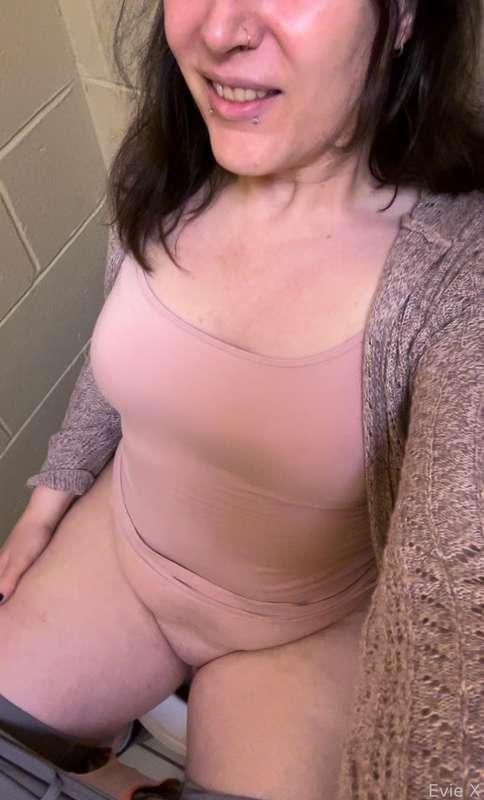 evie_x image #3