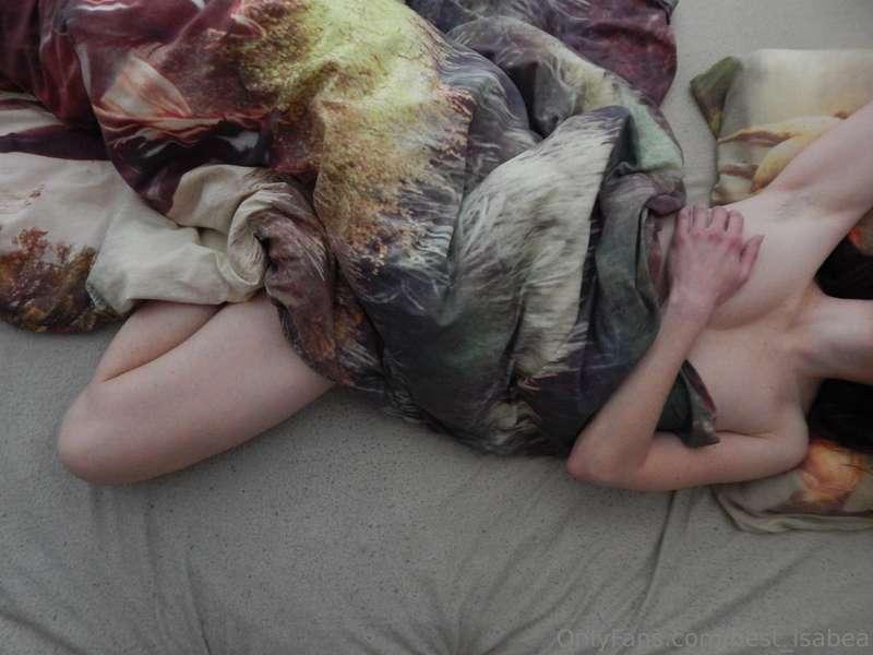 My favorite way to sleep 😏 Completely naked 😈