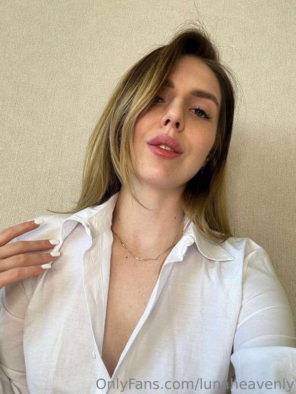 DM me, im hot and wet right now😚💦
