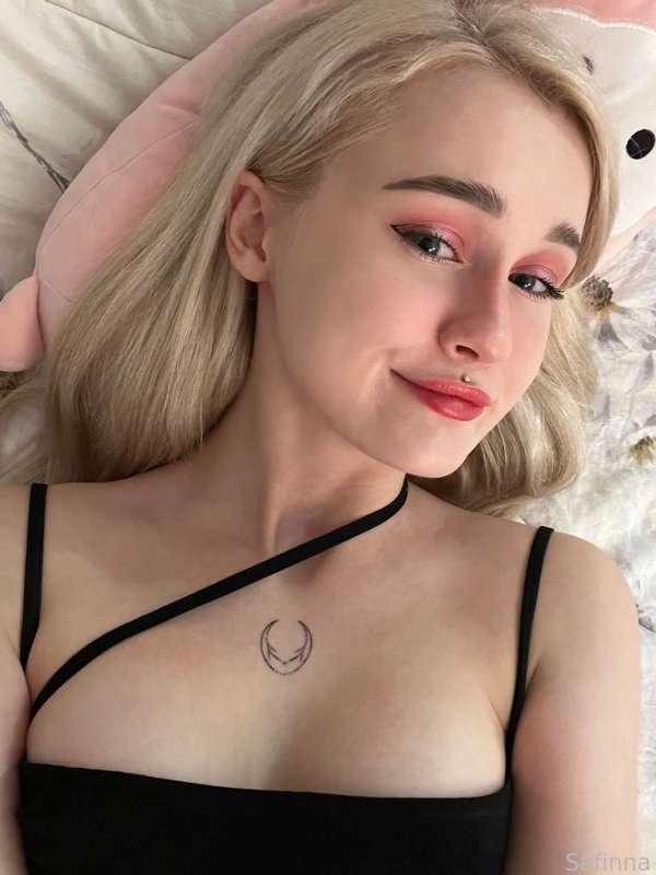 Shall we play a game huh? Rules are pretty simple, if you got hard – you loose


𓆩♡𓆪 #blonde #vid #teasing #tease #tits #smalltits #nipples #fyp #horny #daddysgirl 𓆩♡𓆪