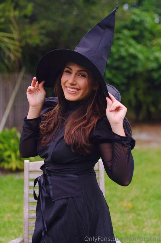 *Feelin' Witchy* 😉