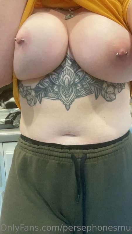 Sheesh I asked for big ol titties. I did NOT ask for the und..