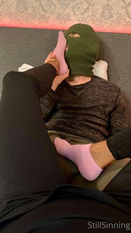 How about my sweaty pinks sock on your face like this? 💞😏