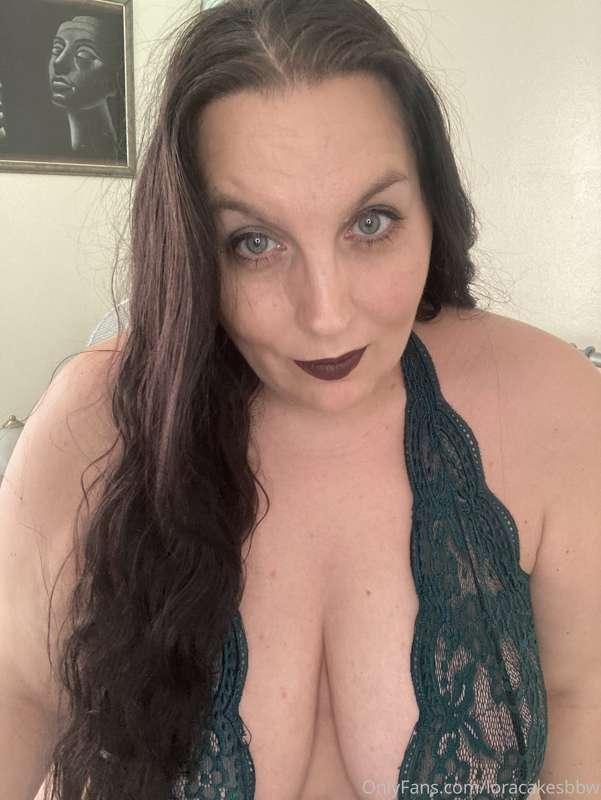 How naughty do you want to be with me?😏