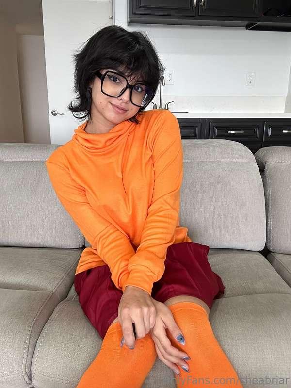 jinkies !! i'm feeling a little humid in between my legs 🤓