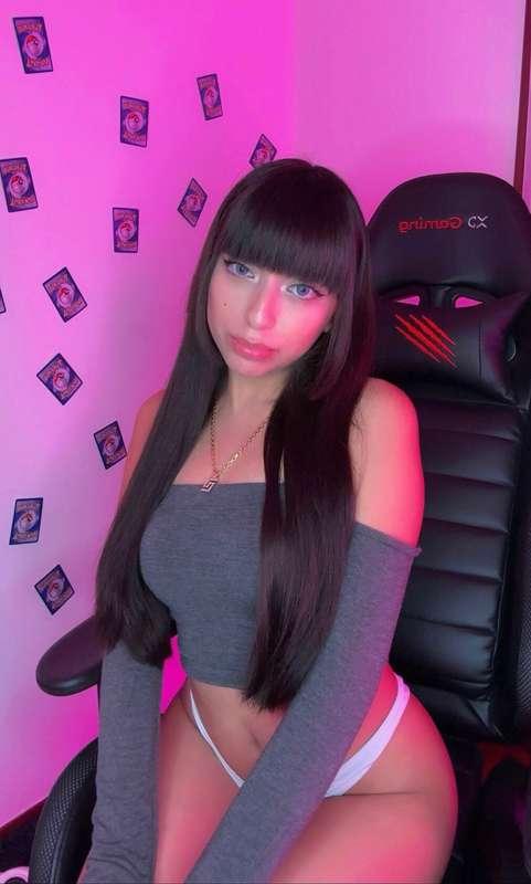 La tua testa in mezzo alle mie gambe..💖