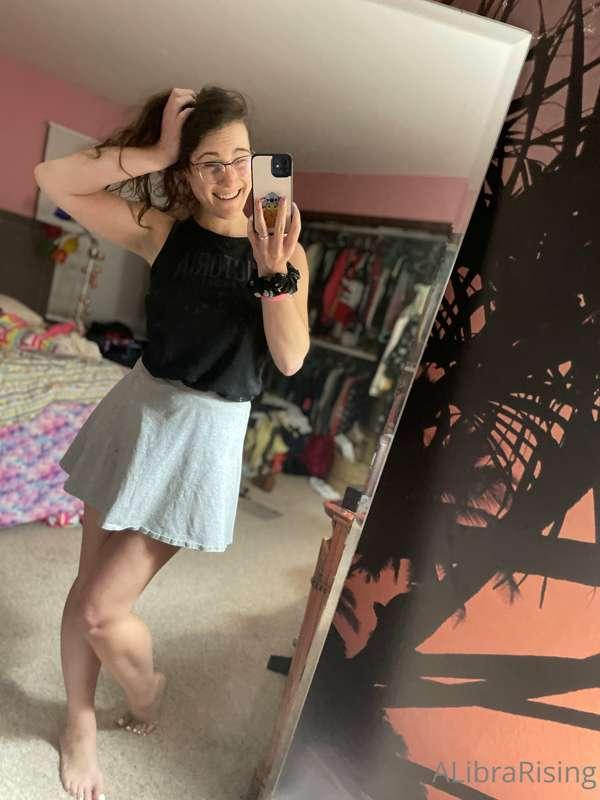Who knew a workout shirt and skirt could look so cute togeth..