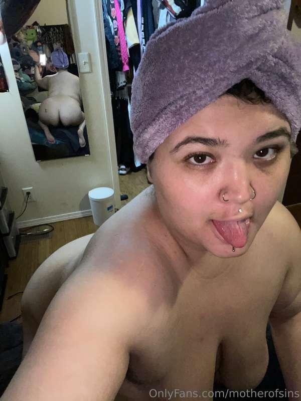 Look behind me 🙈 