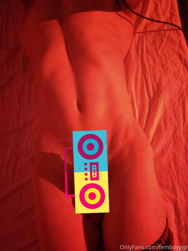Hii here's my tummyyy
If you want to have the uncensored ver..