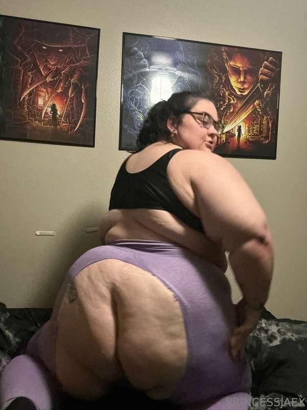 Buy my dinner and I’ll send you a BIG thank you 🥰🥵