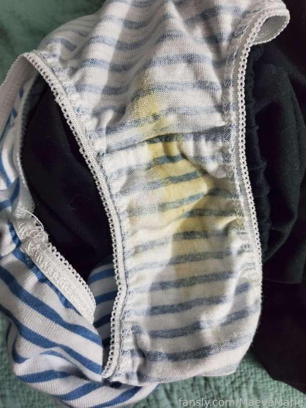 The panties I wore all day. I hope you like them wet. Watch me stiff them and handle that gusset...exactly what I wish you were doing
#sniff #dirtypanties #grool #fetish #dirtygusset #gusset #dirty #dirtygirl #badmommy #sexymilf #milf #kinky