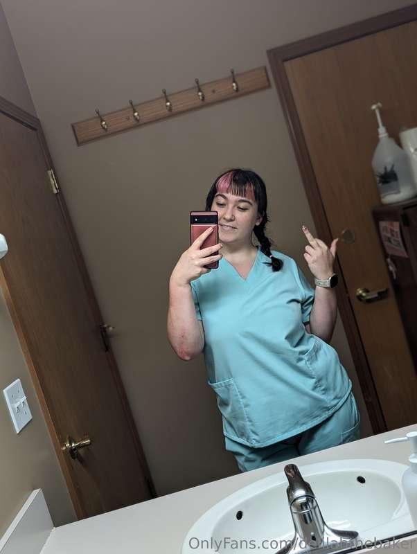The more you scroll the more cleavage you get