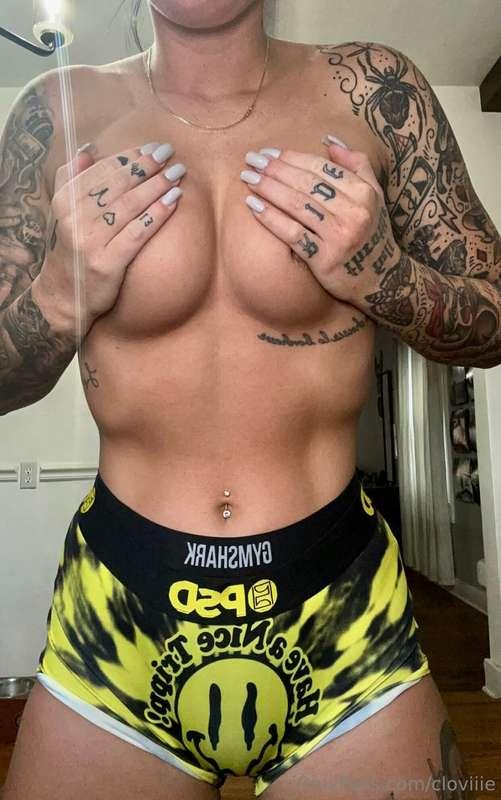 Wanna see these pants cum off? 😉🍆