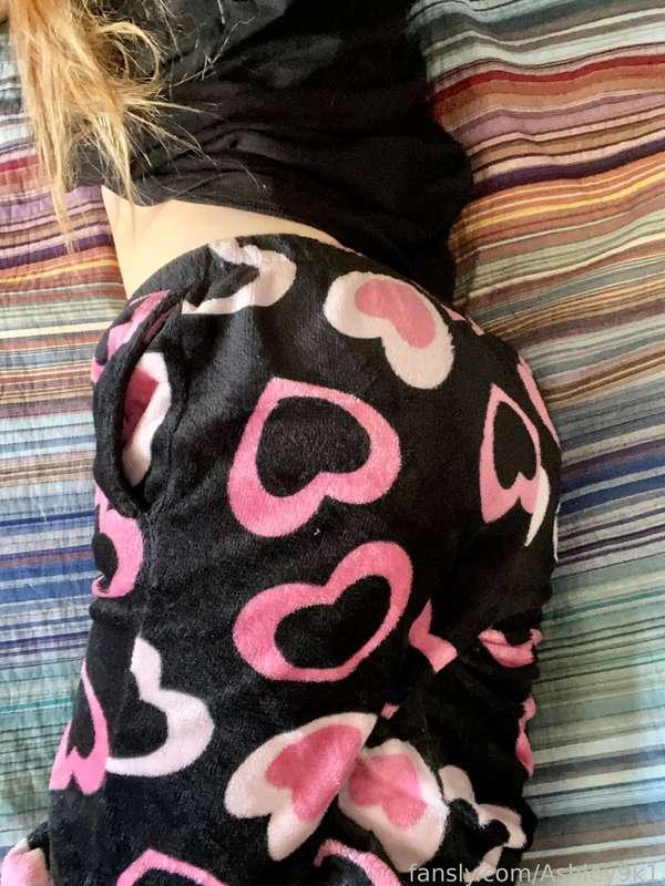 aftermath of a very good morning 💜💜💜 too many many sexy notifications on my page today to resist ~!!! thank you for the love 🥰🥰🥰

#trans #girldick #pjs #real #solo #amateur #trap #sissy #nipples #smalltits #blonde #femboy