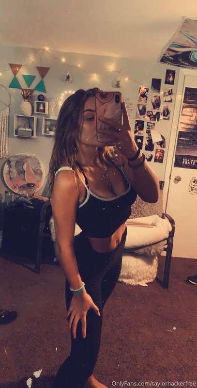 You like these types of leggings ? 🤪🤪