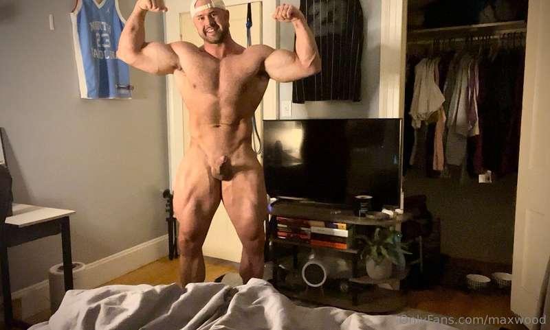 Hot and horny 😈