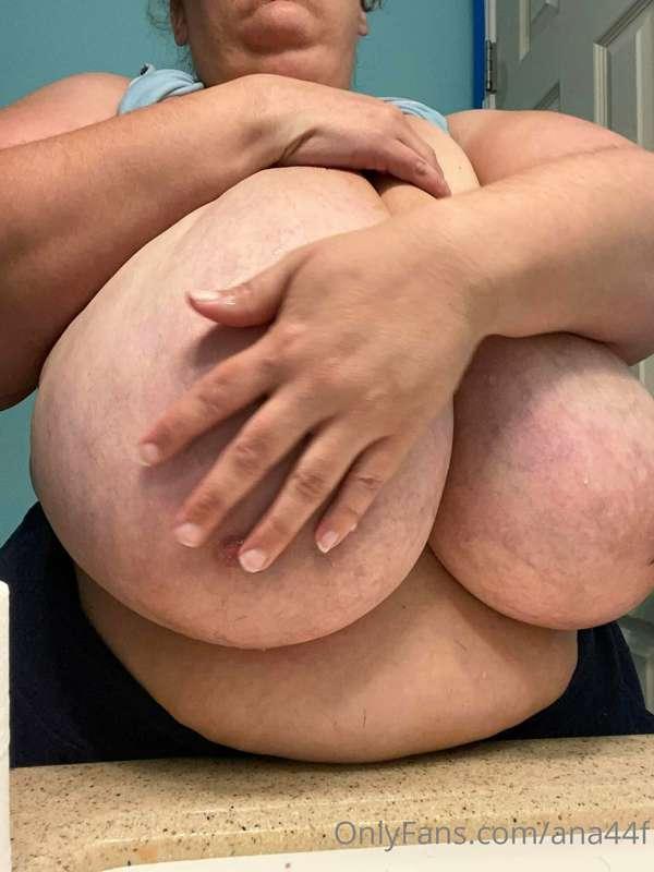 Morning titty babies 😘
