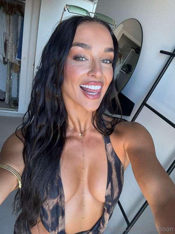 Just an Aussie babe in St. Tropez 💋