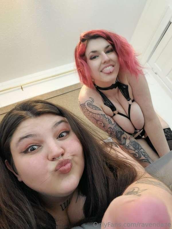 👩🏻‍🦰💕👩🏽