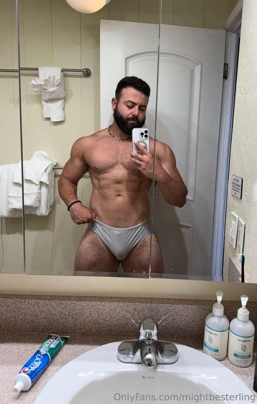 Do you like daddy with or without the speedo?👀😈