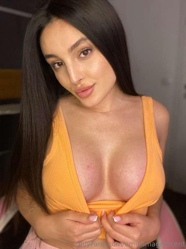 What do you see in my eyes? 🤫