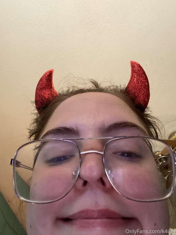 😈