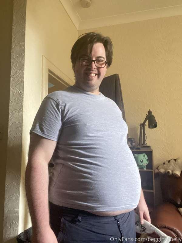 You know you’re fat and loving it when you notice you’re bel..