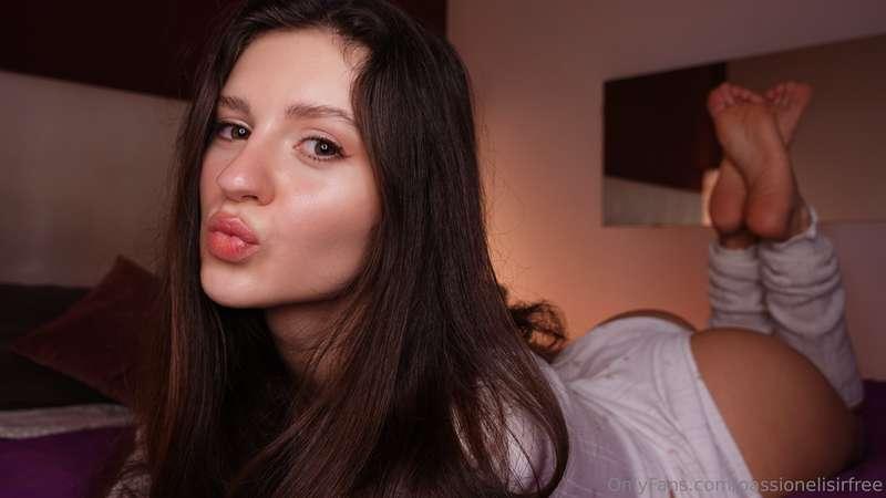 🇮🇹 ASMR Sexy Scratching & Baci Per Te 💋😘In questo video, sar..