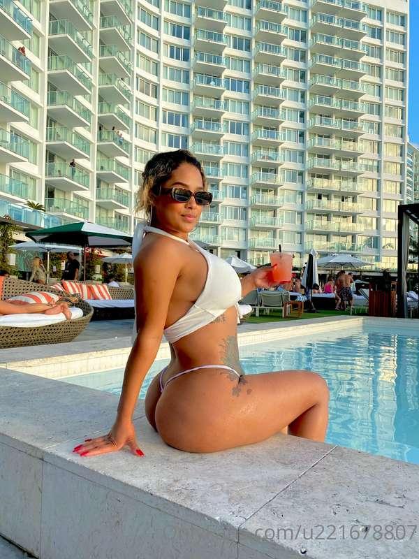 do me by the pool!