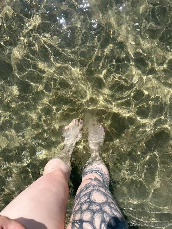 Mes pieds en vacances 🥰😘💕 @tapetitecassie 