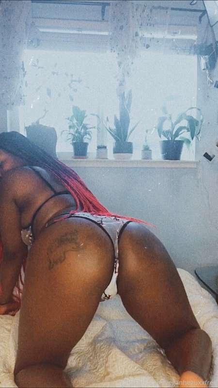 Wanna hit it from the back? 🍑