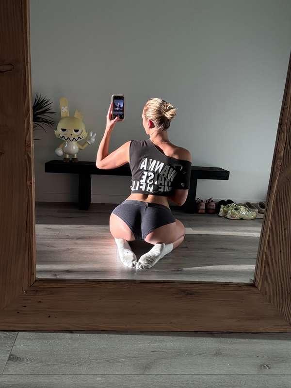 Wanna see me twerk for you baby? 🍑