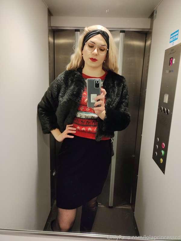 Do you ever take butt pics in an elevator? 🤭