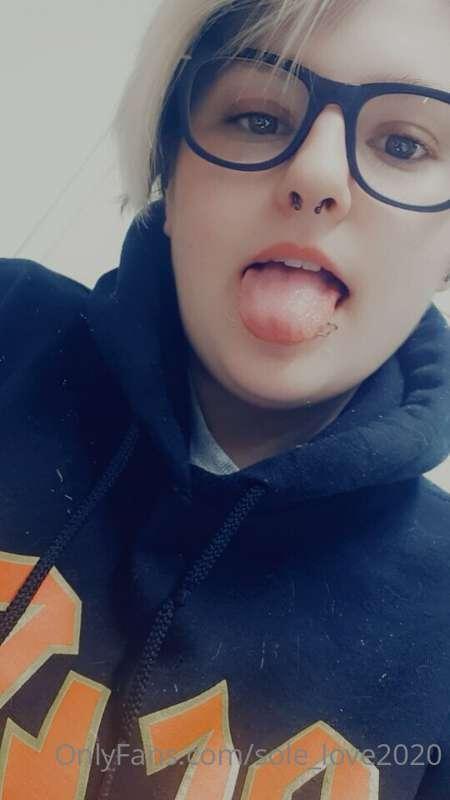 So wanna get my tongue pierced 🤪 what do you think ?😏