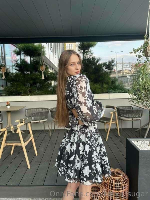 I'm sitting in a cafe, but I could sit on you 😍💟